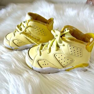 Nike Jordan 6 Retro Dynamic Yellow Floral Shoes 645127-800 Girls Size 5C Rose